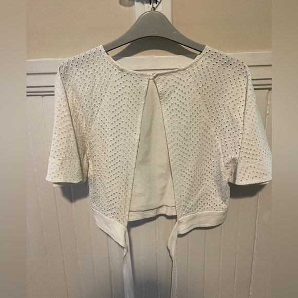 Express white eyelet crop top, open back, wide sleeves - Picture 2 of 3